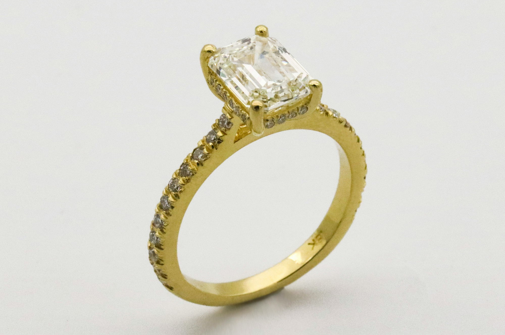 anello solitario diamante